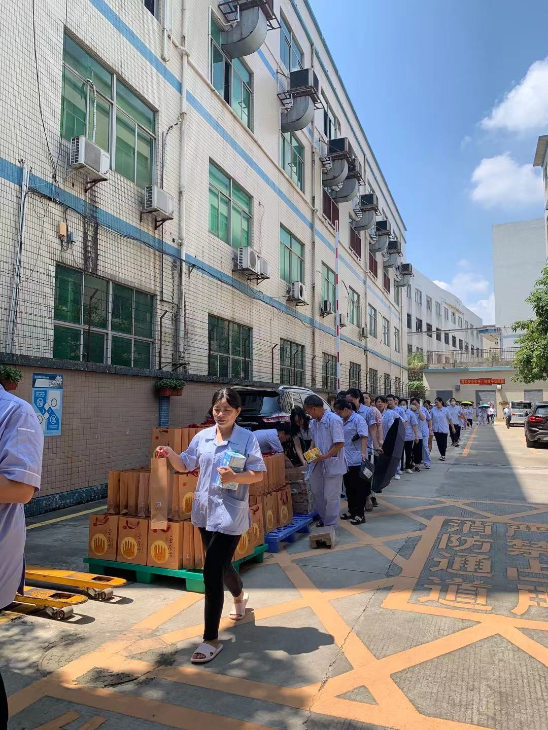 大香蕉一级片视频化妝用品（深圳）有限公司預祝大家度過一個平安祥和、喜慶歡樂的中秋假期！