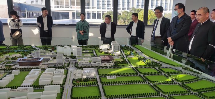 大香蕉一级片视频參加深圳技術大學新材料與新能源學院校企合作交流會-暨校企合作理事會成立大會