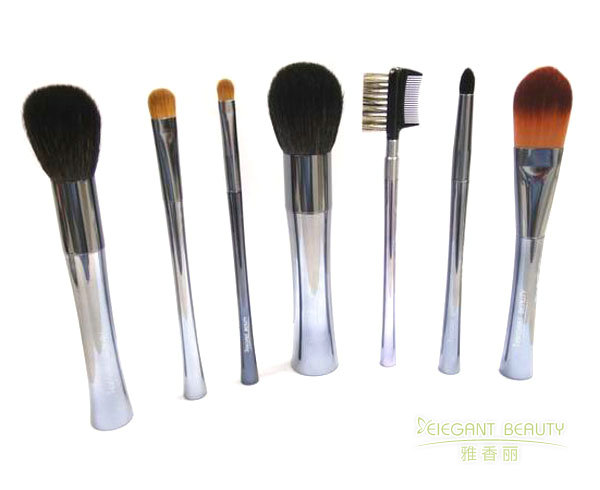 成套香蕉入口污污下载的收納包磁吸扣設計是否影響刷毛保護？